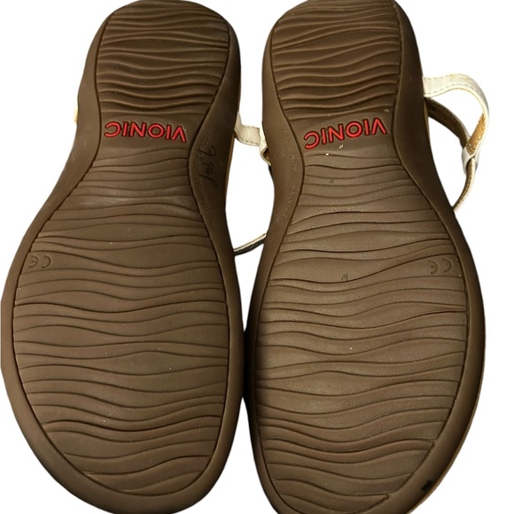 Vionic White T-Strap Embellished Orthopedic Comfort Sandals, SZ 9- Arch Support - Picture 9 of 9